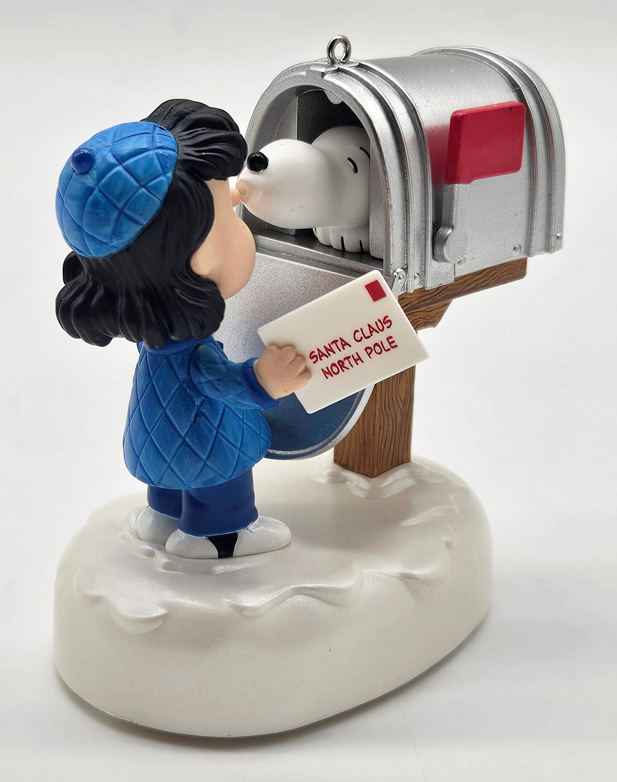 Hallmark Keepsake – “Peanuts Snoopy's Christmas Greeting” — ornament view