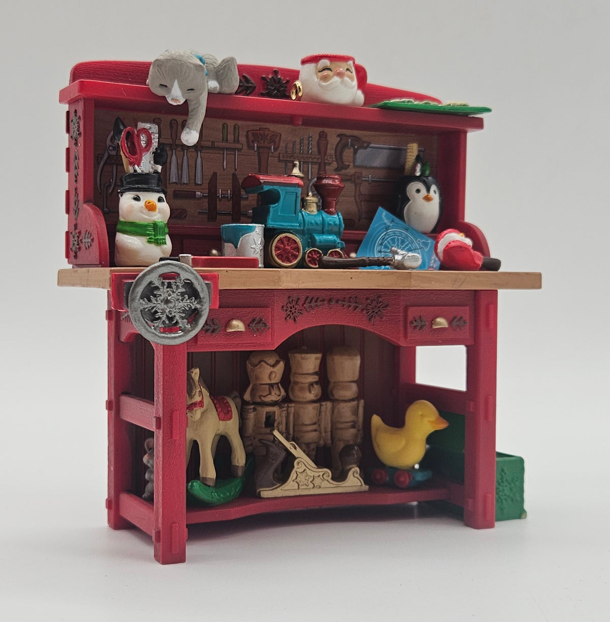 Hallmark Keepsake – “Santa's Workbench” — ornament view