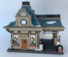 Load image into Gallery viewer, Dept 56- Christmas in the City &quot;Royal Oil Company&quot;
