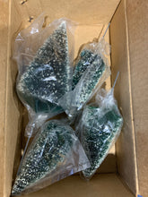 Load image into Gallery viewer, Dept 56- Village Accessories &quot;Mountain, Small&quot; set of 5 accessory
