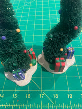 Load image into Gallery viewer, Dept 56- North Pole Village "Santa's Sleigh Launch" gift set - see note- no sleeve
