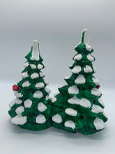 Load image into Gallery viewer, Dept 56- Snow Village &quot;Skating Pond&quot;
