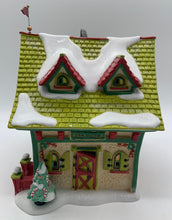 Load image into Gallery viewer, Dept 56- Mickey&#39;s Merry Christmas Village &quot;Mickey&#39;s Ski &amp; Skate&quot;
