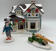 Load image into Gallery viewer, Dept 56- Snow Village &quot;Home for the Holidays&quot;
