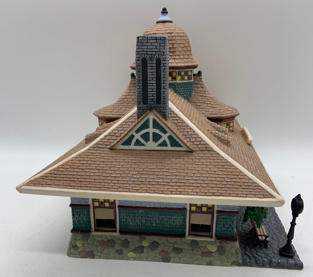 Department 56- Seasons Bay Series "Springlake Station"