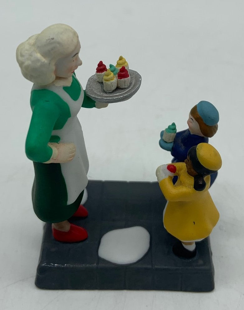 Dept 56- Christmas in the City "Christmas Cupcakes" accessory - no box