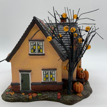 Load image into Gallery viewer, Department 56- SV Halloween "The Pumpkin House"
