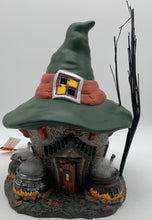 Load image into Gallery viewer, Dept 56- SV Halloween &quot;Three Witches Cauldron Haunt&quot;
