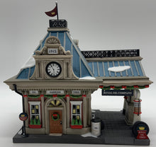 Load image into Gallery viewer, Dept 56- Christmas in the City &quot;Royal Oil Company&quot;
