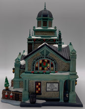 Load image into Gallery viewer, Dept 56- Christmas in the City &quot;East Harbor Ferry Terminal&quot;
