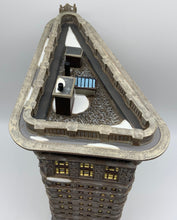 Load image into Gallery viewer, Dept 56- Christmas in the City &quot;Flatiron Building&quot;
