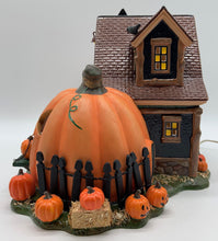 Load image into Gallery viewer, Dept 56- Halloween &quot;Jack&#39;s Pumpkin Carving Studio&quot;
