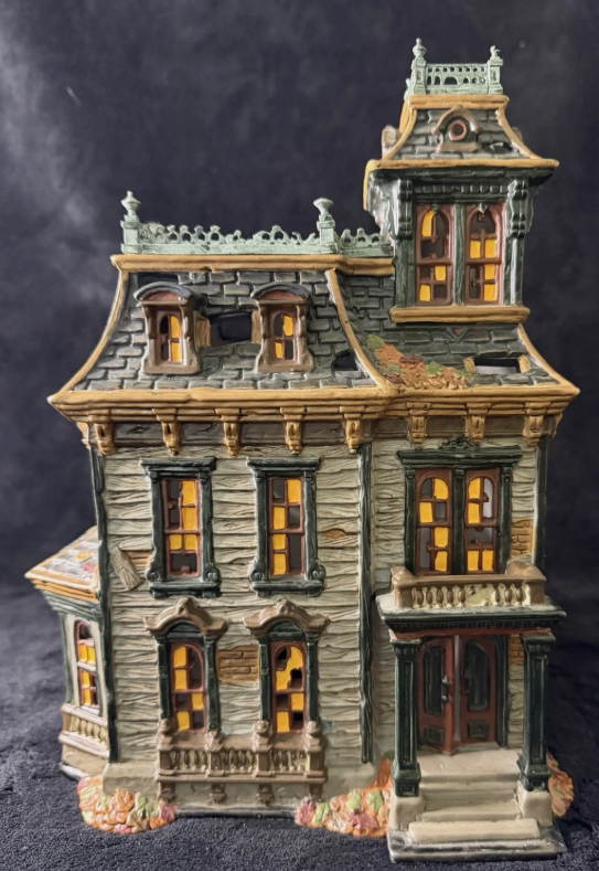 Dept 56- SV Halloween "Mordecai Mansion"