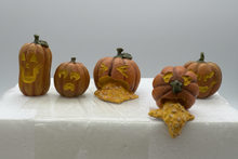Load image into Gallery viewer, Dept 56- SV Halloween "Wretched Jack-O-Lanterns" accessory
