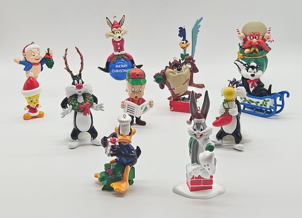 Danbury Mint – “Bugs Bunny and Friends Christmas Ornaments Collection” — ornament view