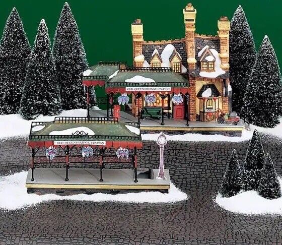 Dept 56- Dickens' Village 