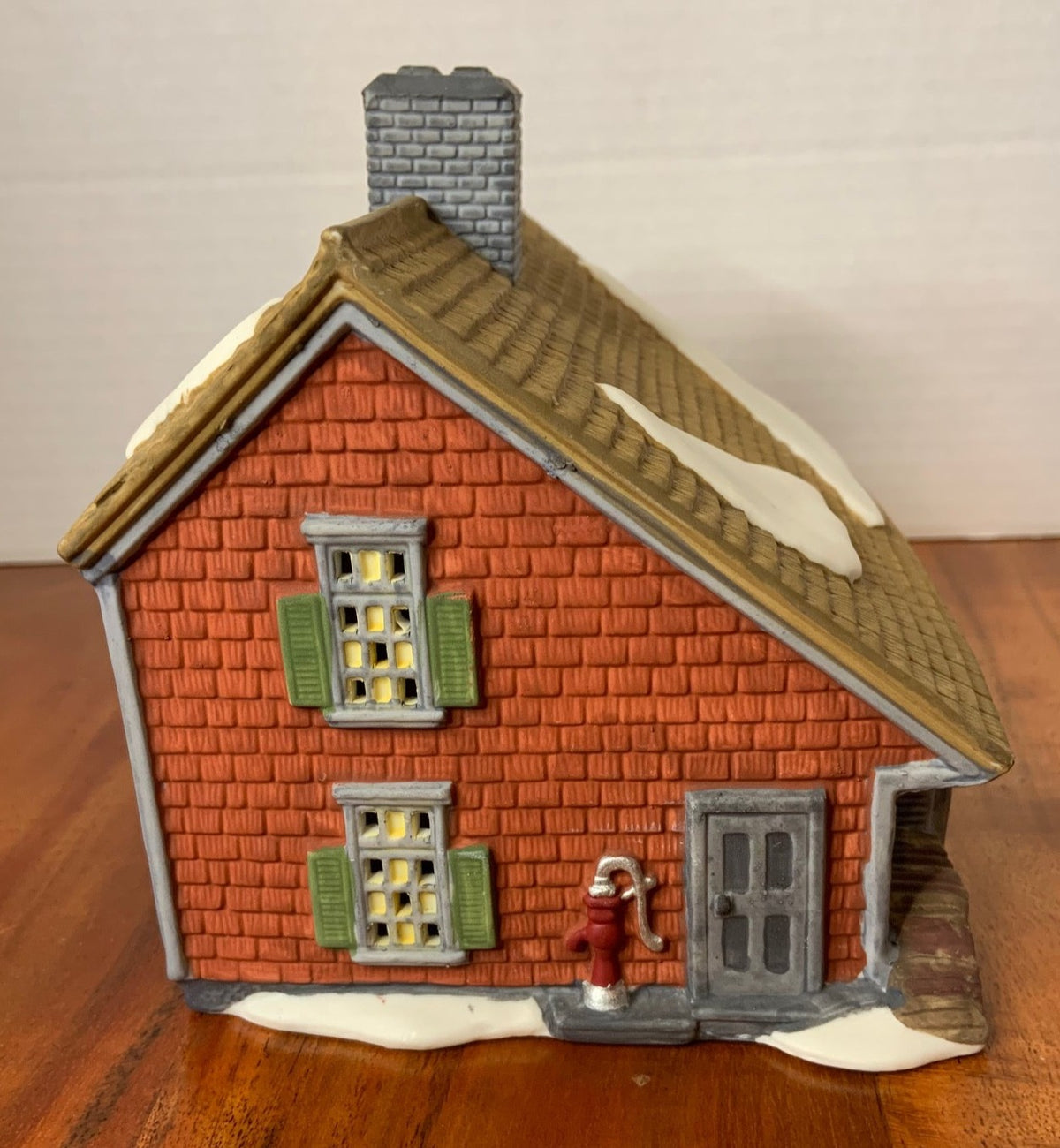 Dept 56- New England Village "Shingle Creek House"  side