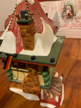Load image into Gallery viewer, Dept 56- North Pole &quot;Santa&#39;s Visiting Center&quot; Gift Set
