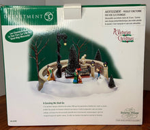 Load image into Gallery viewer, Dept 56. DICKENS&#39; &quot;A caroling we shall go&quot; Box
