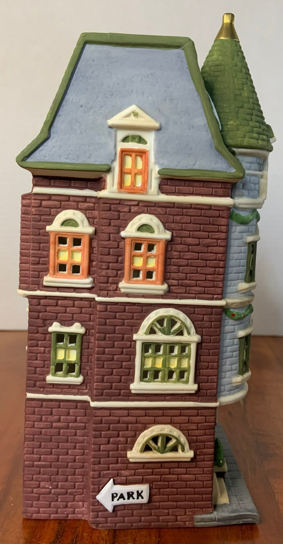 Dept 56- Christmas in the City "5607 Park Avenue Townhouse" side