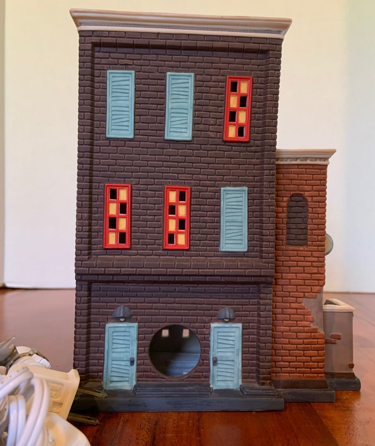 Dept 56- Christmas in the City "Hi-De-Ho Nightclub"  back