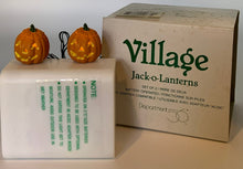 Load image into Gallery viewer, Dept 56- Village Halloween Accessory &quot;Jack-o-Lanterns&quot; 
