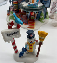 Load image into Gallery viewer, Dept 56- North Pole &quot;Frosty&#39;s Christmas Weather Station&quot;
