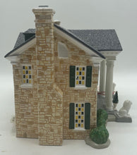 Load image into Gallery viewer, Department 56- Snow Village &quot;Elvis Presley&#39;s Graceland&quot; Gift Set
