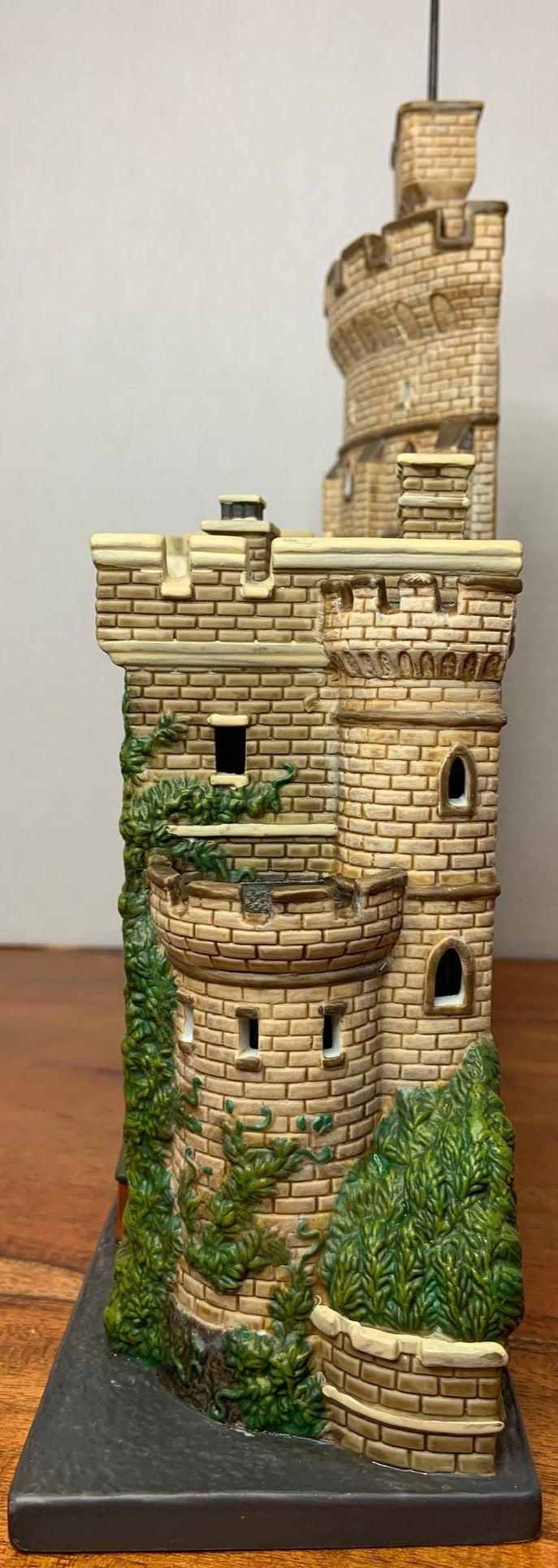 Department 56 Historical Landmark Series Windsor Castle side