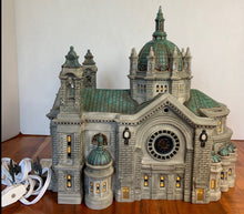 Load image into Gallery viewer, Department 56 Christmas in the City &quot;Cathedral of St. Paul&quot;
