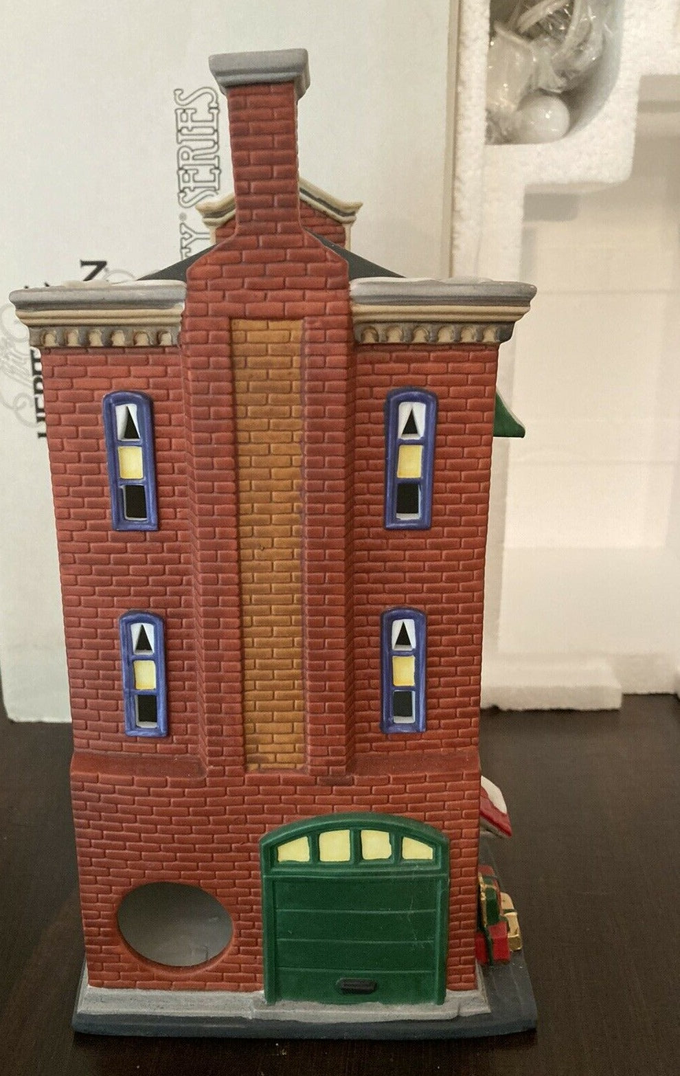 Department 56- Christmas in the City "Washington Street Post Office" back