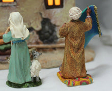 Load image into Gallery viewer, Dept 56 Little Town of Bethlehem Rug Merchant&#39;s Colonnade figurine detail
